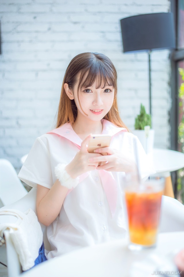 “当我没说。”魏延看着庞统吃人的表情，讪讪的道：“那就祝你早日功成！”